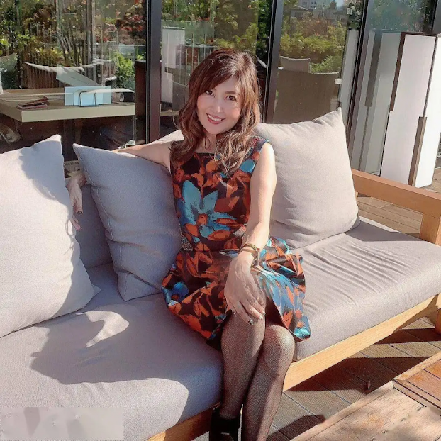 Những hình ảnh về một cụ bà tuổi 72 nhưng sở hữu sắc vóc như 40 tuổi đang thu hút sự chú ý.