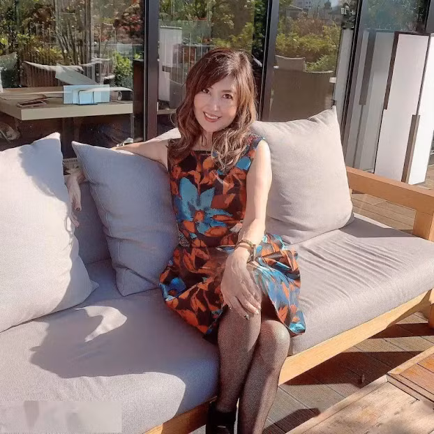 Những hình ảnh về một cụ bà tuổi 72 nhưng sở hữu sắc vóc như 40 tuổi đang thu hút sự chú ý.