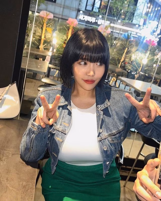 Cô cũng được một số nhãn hàng đồ uống lựa chọn làm người mẫu quảng cáo.