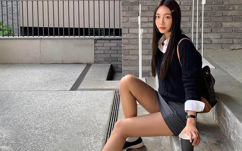 Trên trang cá nhân, cô nàng xinh đẹp nhanh chóng thu về hàng chục ngàn lượt tương tác nhờ những set đồ đơn giản nhưng lại tôn dáng hiệu quả.