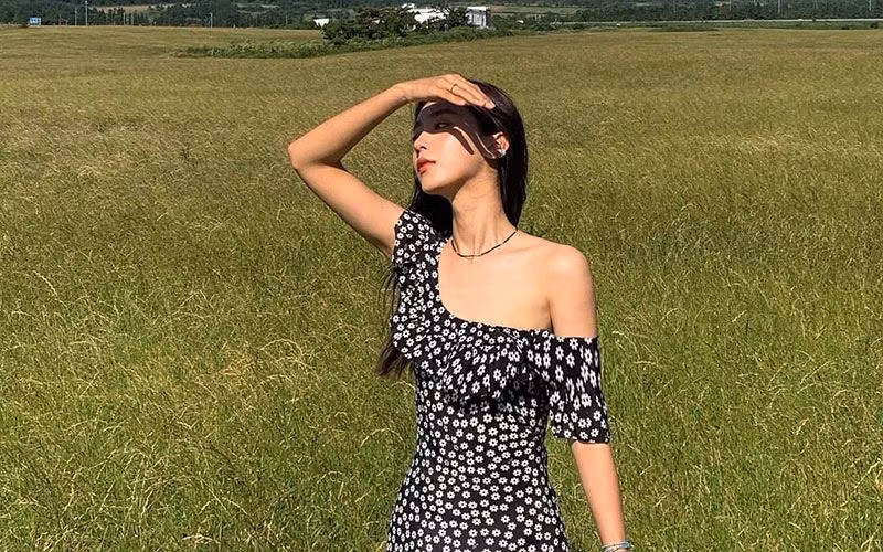 Cô được khen ngợi cho gương mặt đẹp đúng tiêu chuẩn ở xứ sở kim chi.