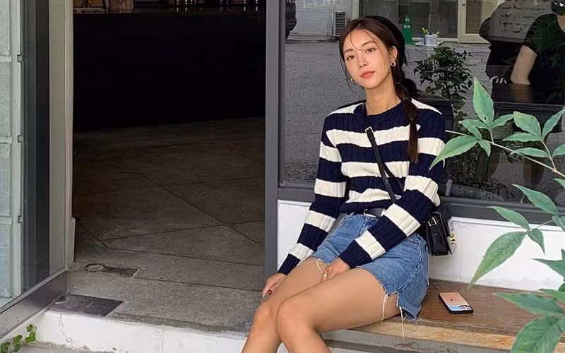 Yeli là cô gái Hàn Quốc nổi đình đám trong giới trẻ những năm gần đây nhờ những bộ đồ phối đơn giản.