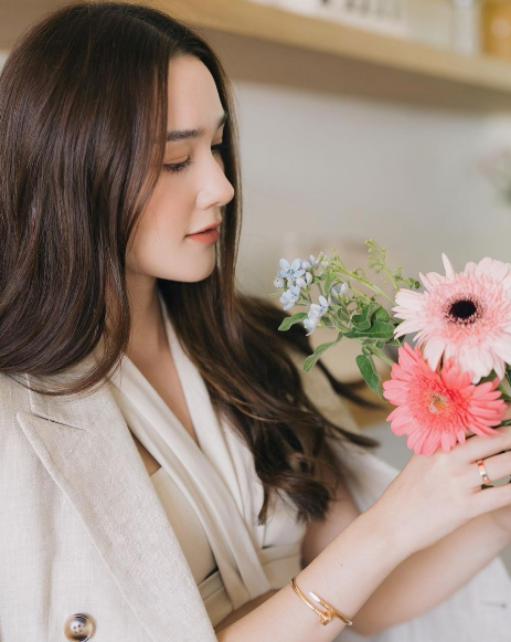 Được biết, Diana Flipo là người đẹp lai Thái, Pháp. Cô từng được gọi là "đệ nhất mỹ nhân tuổi teen Thái Lan".