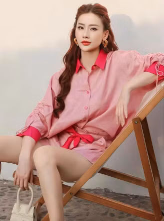 Sâu Xinh - bạn gái Văn Thanh là nàng WAG mới nổi tiếng thời gian gần đây. Ngoài đời, Sâu Xinh có gu thời trang đa dạng.