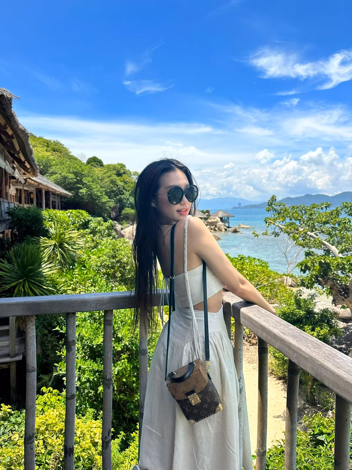 Ngoài nhan sắc, vợ sắp cưới của Đoàn Văn Hậu còn gây chú ý khi thường xuyên diện đồ hiệu.