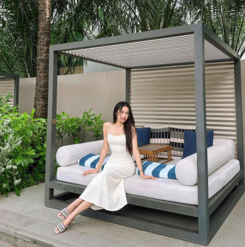 Doãn Hải My là một trong những nàng WAG gây ấn tượng bởi vóc dáng thon thả cùng vòng eo "con kiến".