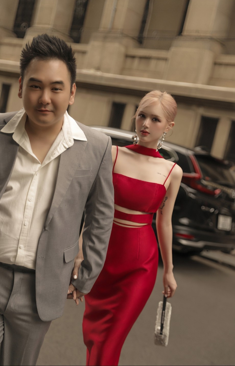 Từ khi kết hôn với thiếu gia Xemesis, làm dâu hào môn, Xoài Non càng nhận được sự chú ý vì có cuộc sống sang chảnh, thường xuyên du lịch nhiều nơi, đồ hiệu nhiều không đếm hết.