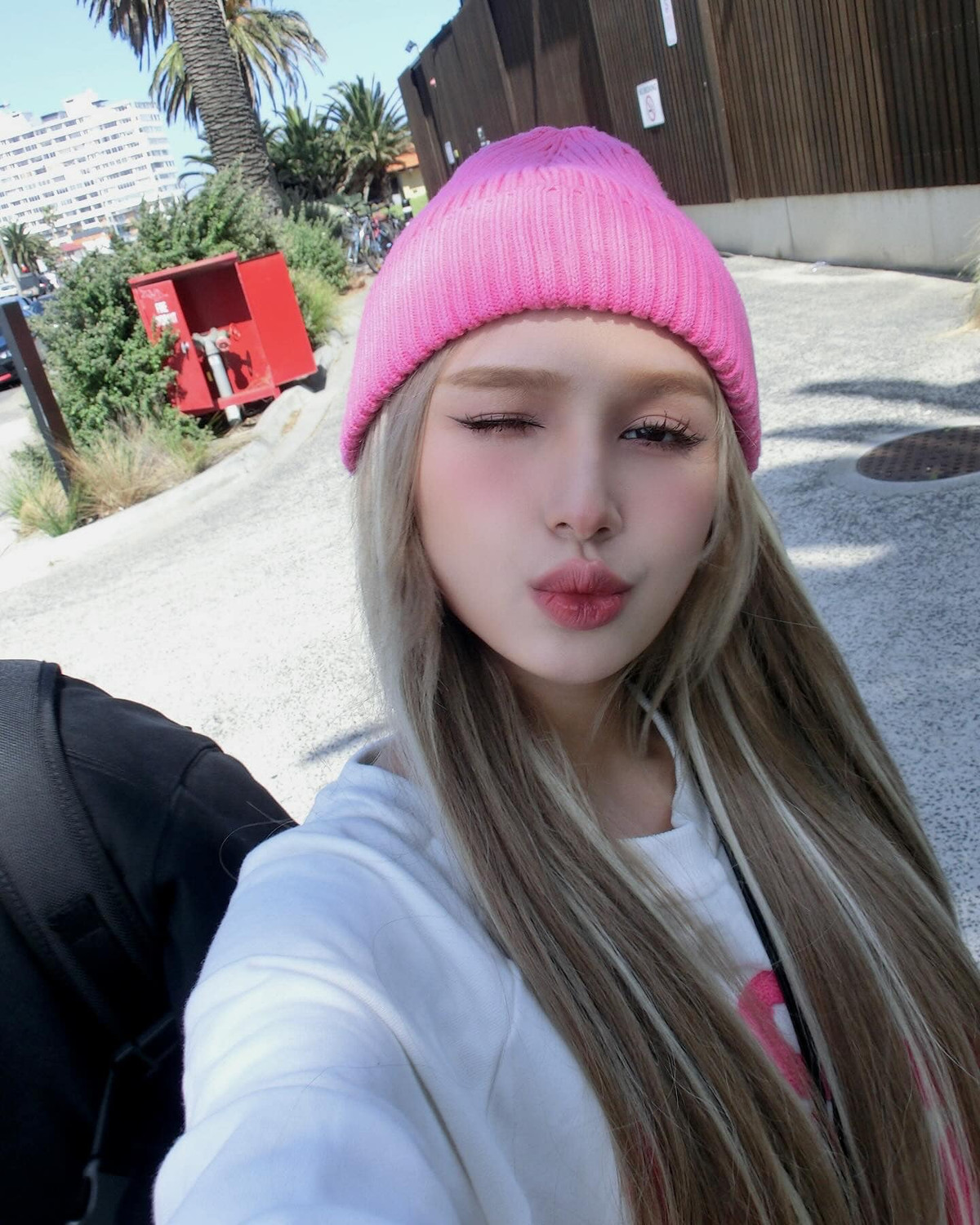 Người đẹp có tài sản khủng vẫn mê diện đồ có giá bình dân.