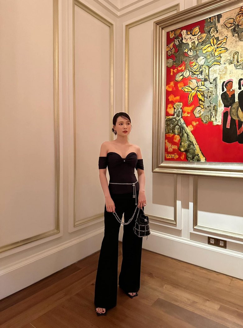 Nữ MC thường xuyên xuất hiện trong những set đồ giá trị lên tới tiền tỷ.