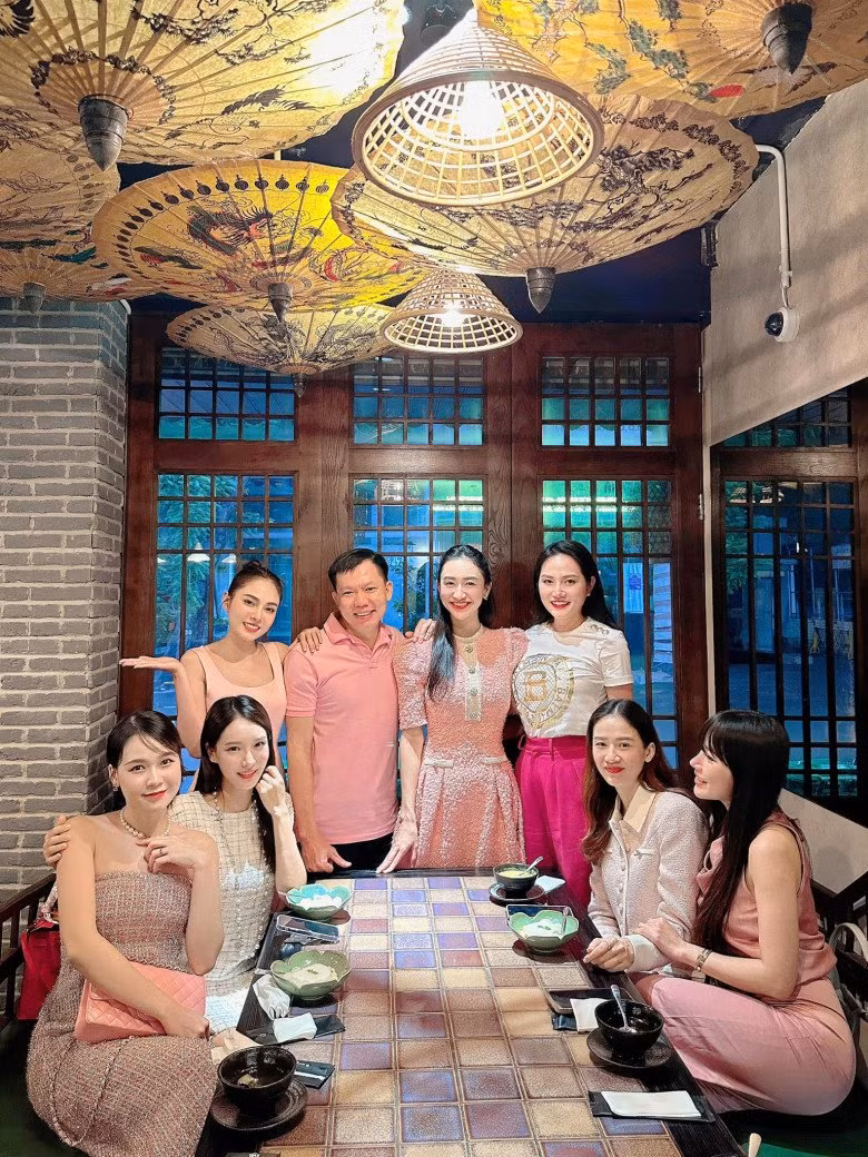 Trước đó, Sam cũng gây xôn xao khi liên tiếp lộ diện với vẻ ngoài đầy đặn và mũm mĩm.