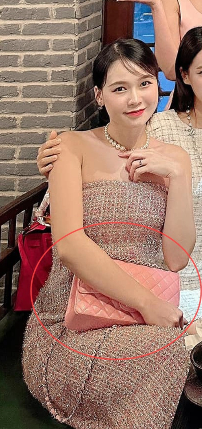 Tuy nhiên, Sam từng lên tiếng đính chính thông tin mang bầu: "Khổ tâm ghê. Dạo này em mập mọi người ơi".