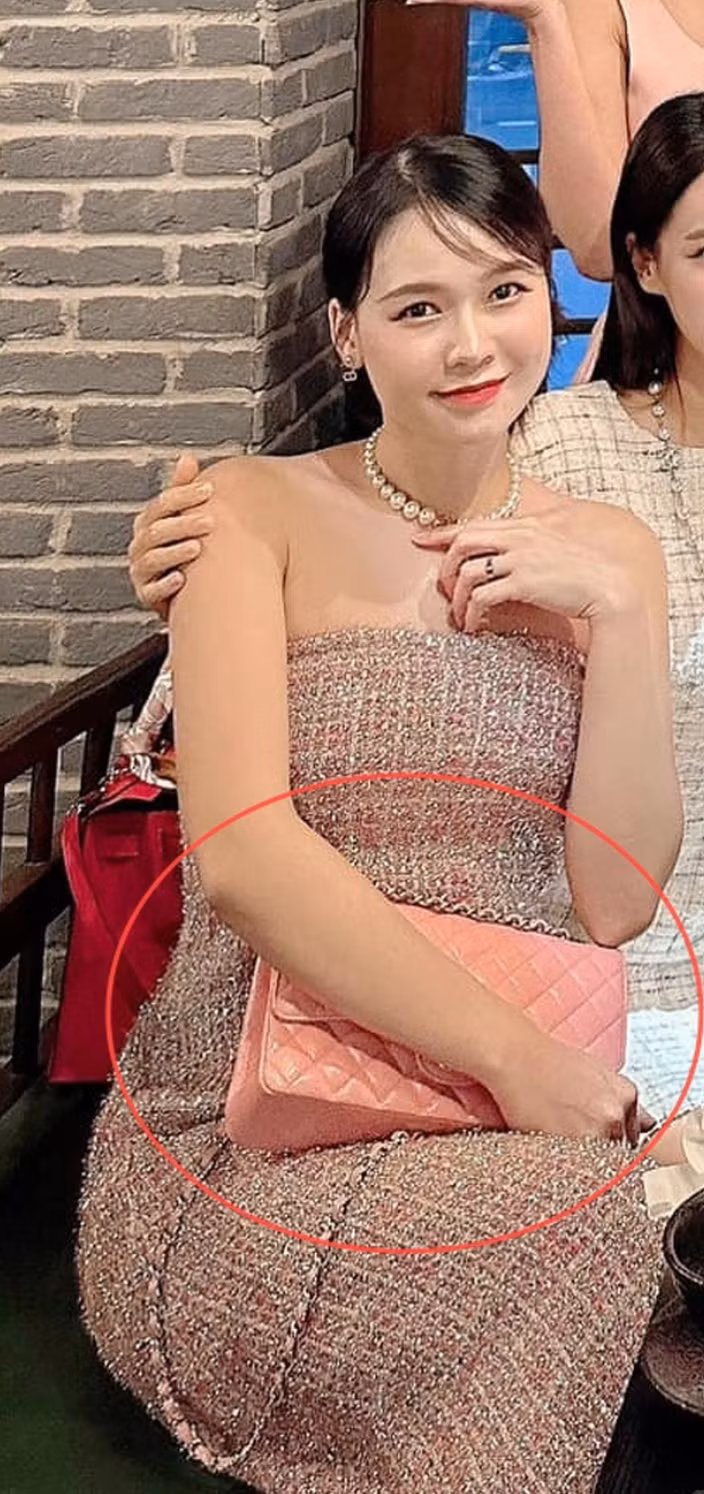 Tuy nhiên, Sam từng lên tiếng đính chính thông tin mang bầu: "Khổ tâm ghê. Dạo này em mập mọi người ơi".