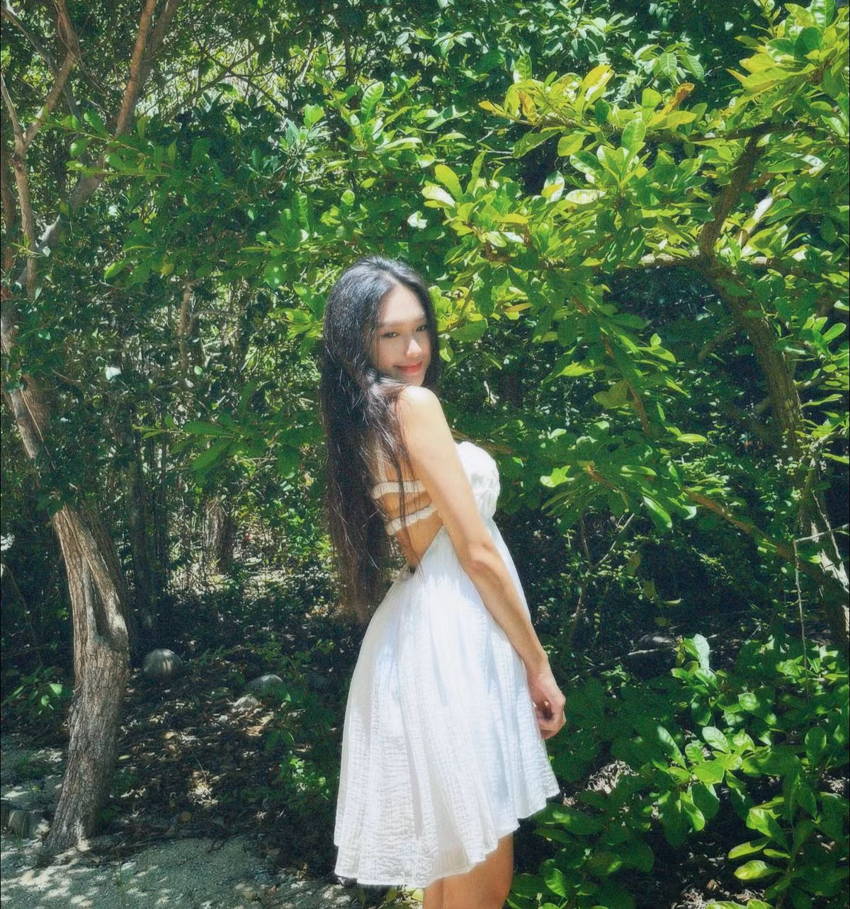 Doãn Hải My ở tuổi 22 gây ấn tượng với nhan sắc ngọt ngào, thân hình "đồng hồ cát" nóng bỏng với số đo ba vòng chuẩn chỉnh.