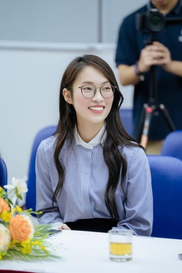 Trước đó, "hot girl 7 thứ tiếng" từng nhiều lần khiến netizen trầm trồ khi có trong tay nhiều gia tài lớn ở tuổi 24.