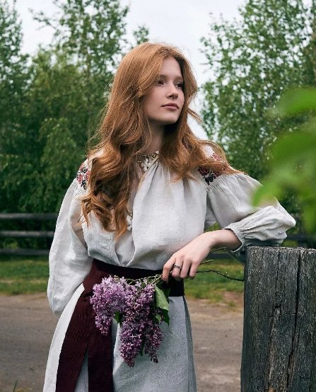 Katerine Sitak là gái xinh Ukraine được nhận xét đẹp quyến rũ, sắc sảo, vóc dáng thon thả, săn chắc.