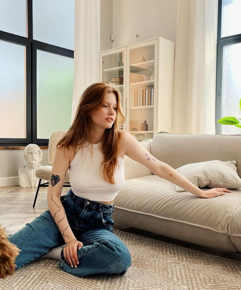 Hiện tại, Katerine Sitak đang đầu quân cho một công ty người mẫu có trụ sở ở Moscow, Nga và Barcelona, Tây Ban Nha.