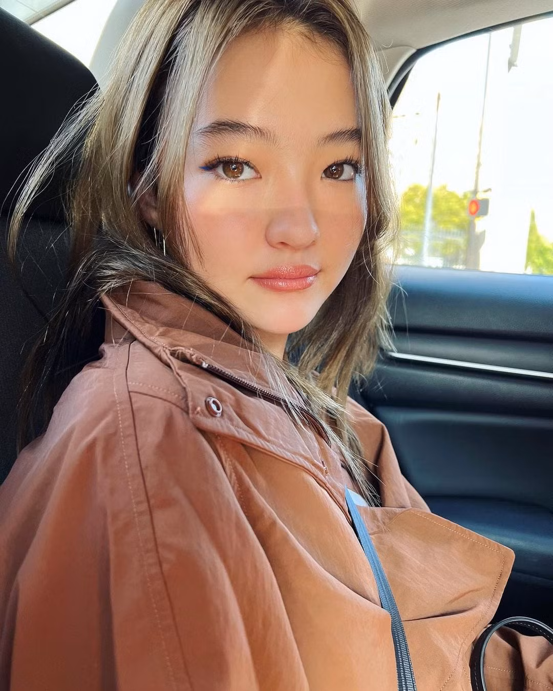 Cô bé được mệnh danh là "em bé lai xinh đẹp nhất thế giới", "mẫu nhí xinh đẹp nhất thế giới",...