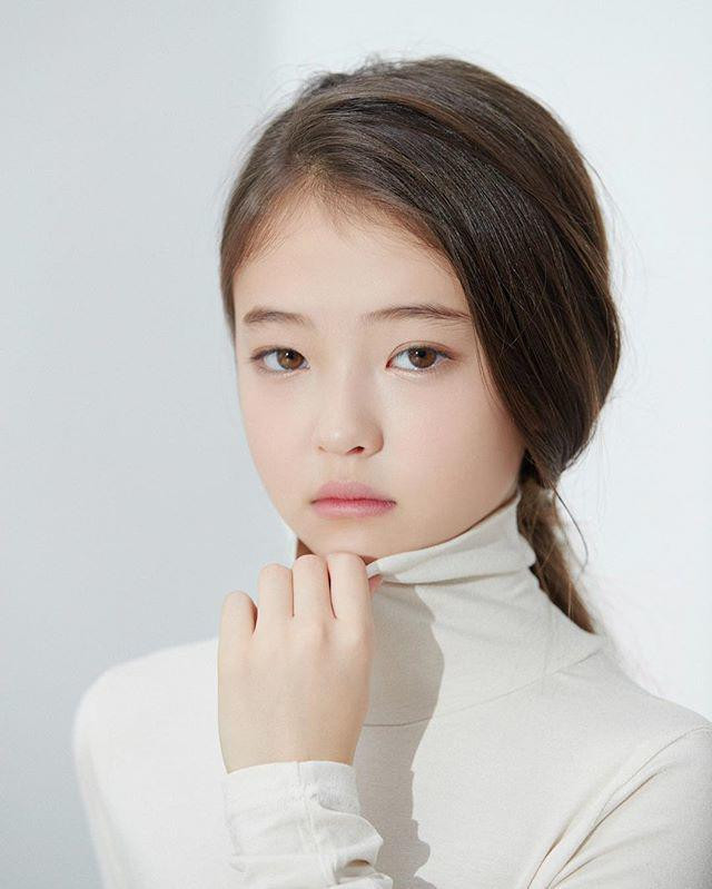 Không chỉ riêng lĩnh vực người mẫu, Ella còn có năng khiếu về âm nhạc và diễn xuất.