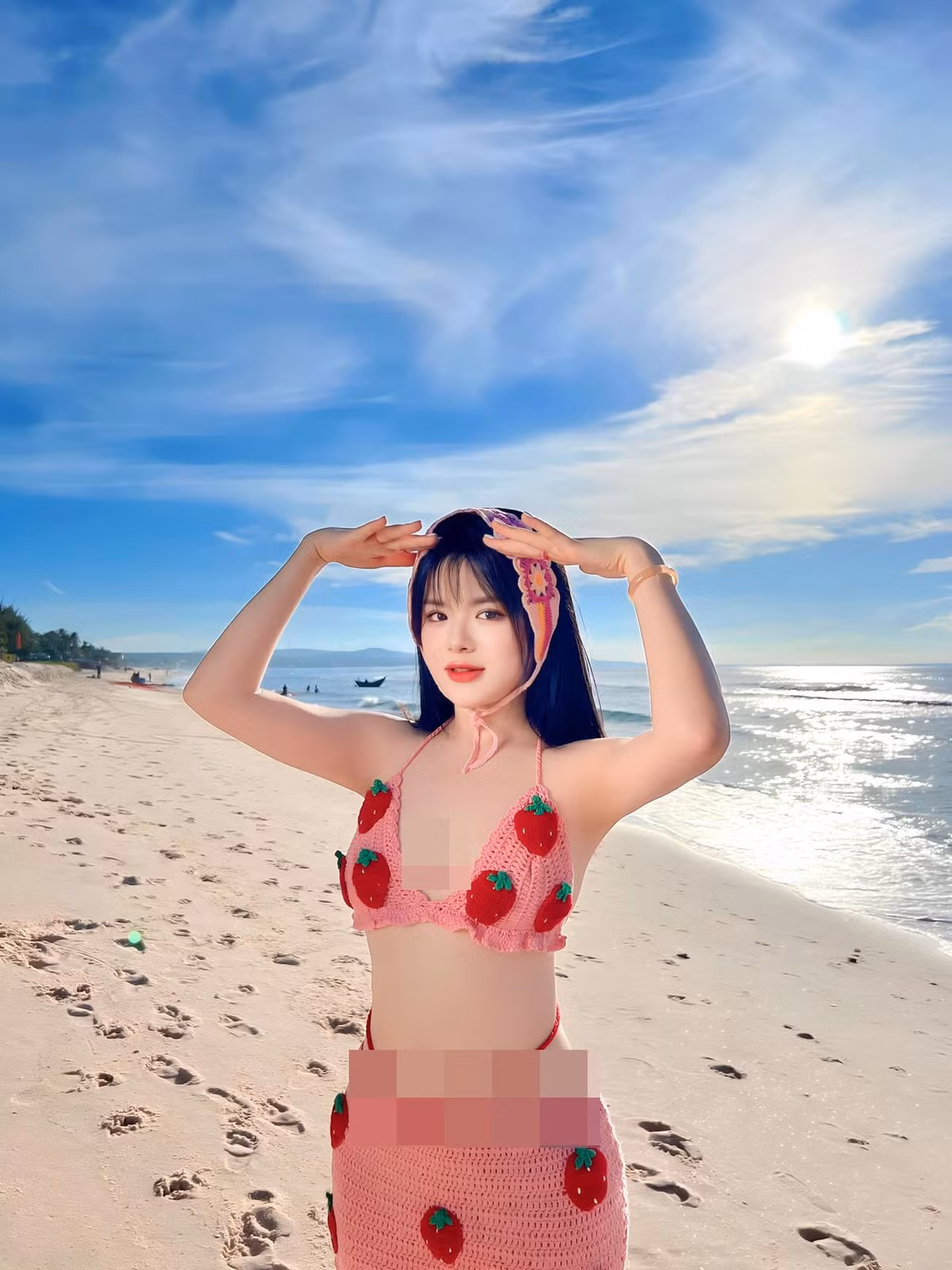 Hầu như mỗi lần đi biển, Hà Đan đều thử sức với một style khác nhau.