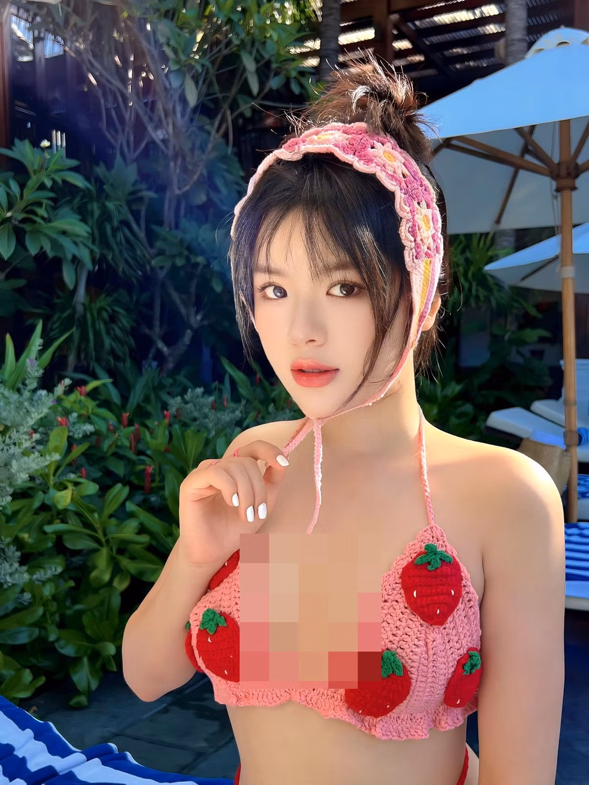 Theo dõi trang cá nhân 9X thì cô nàng cũng là một nàng "tắc kè hoa" trong việc lựa chọn áo tắm.