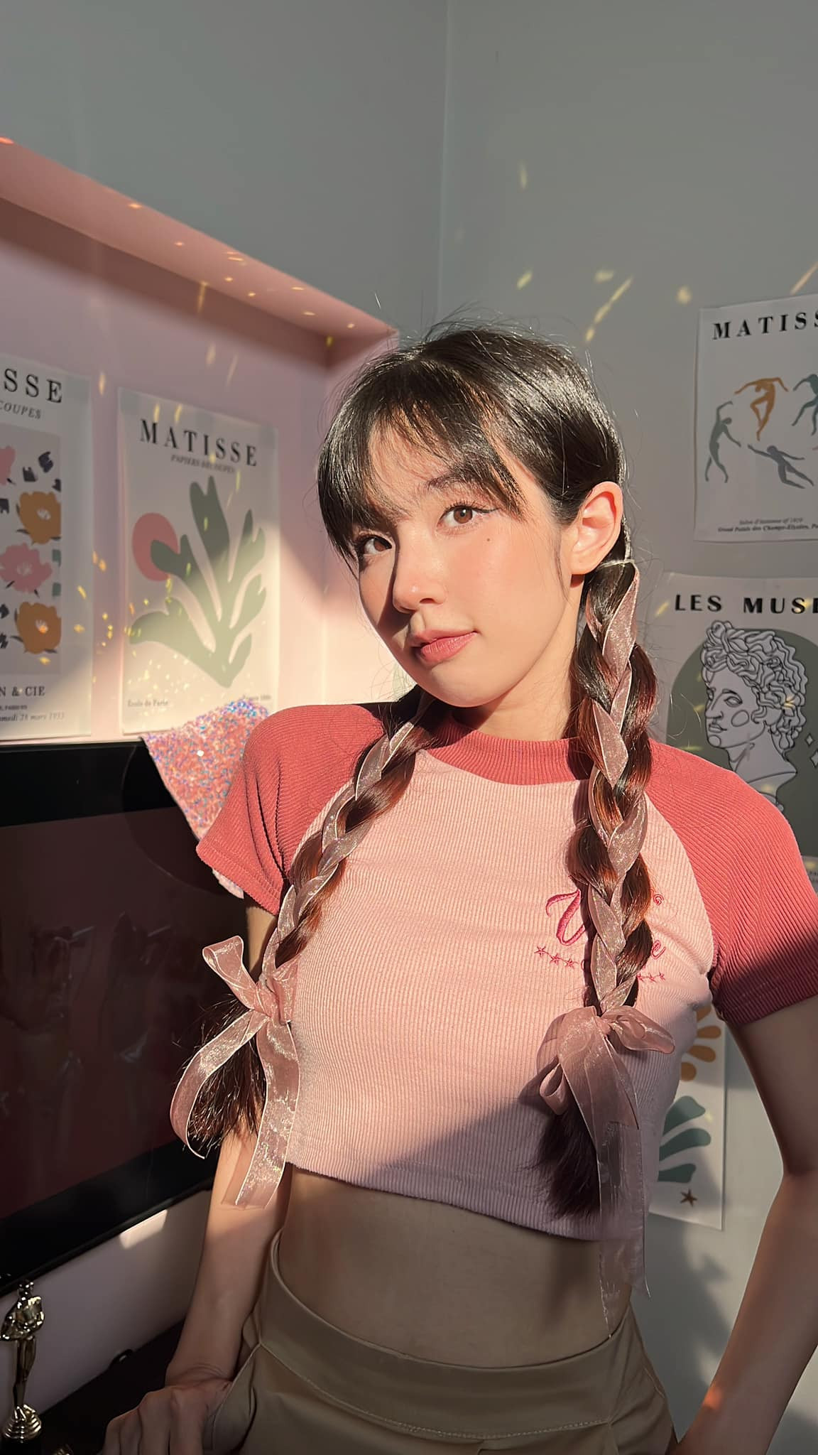 Khi con được một tuổi, Khánh Hà đã trở lại với guồng công việc trước đây. Hiện tại, cô còn làm nhiều video chia sẻ về cuộc sống thường ngày.