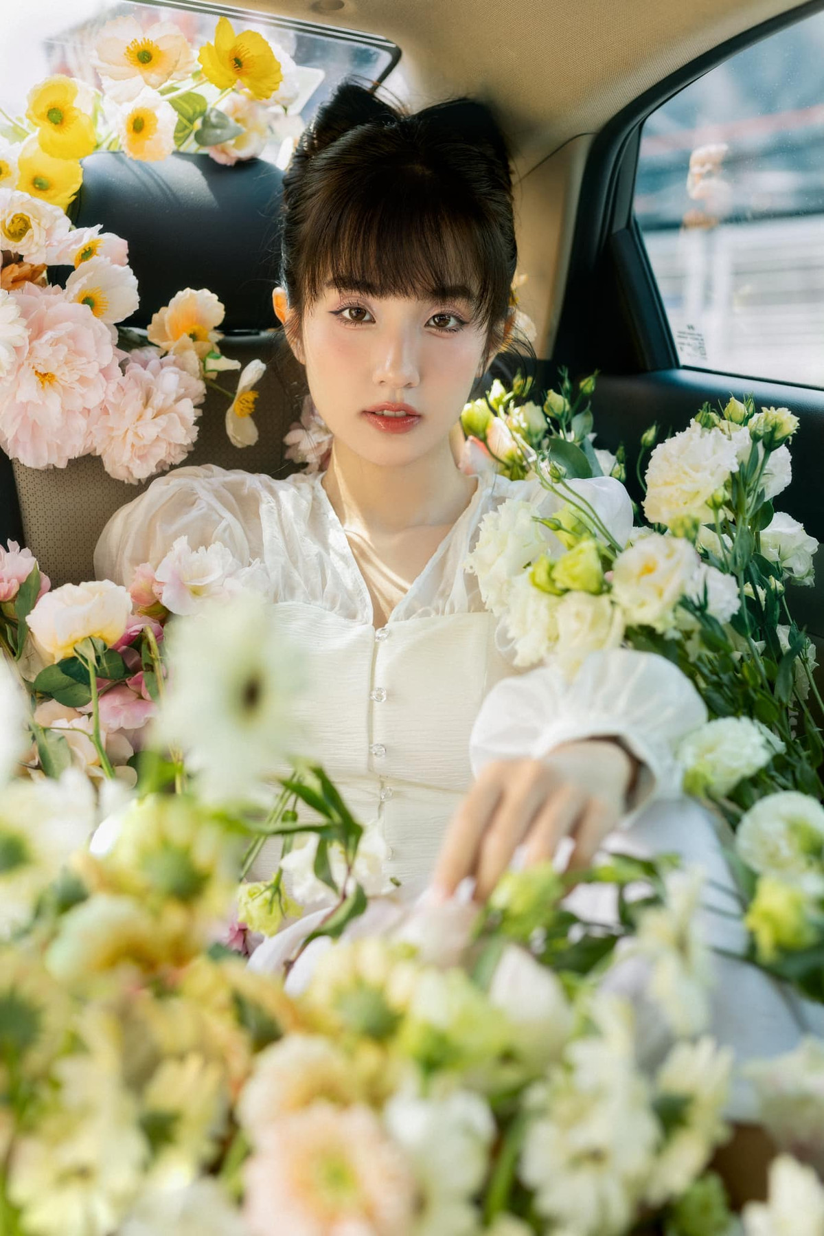 Khánh Hà từng cho biết, bản thân may mắn khi có chồng và bố mẹ phụ giúp việc chăm con. Nhờ đó, cô có nhiều thời gian làm việc và chăm sóc bản thân.