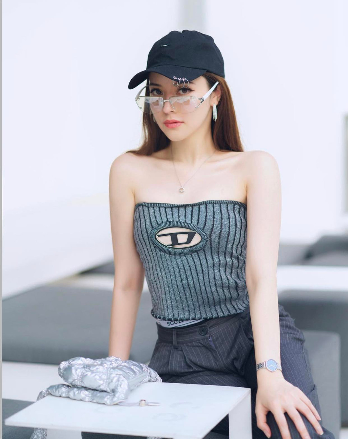 Cô thường xuyên đăng tải những hình ảnh đi du lịch, hưởng thụ cuộc sống sang chảnh.