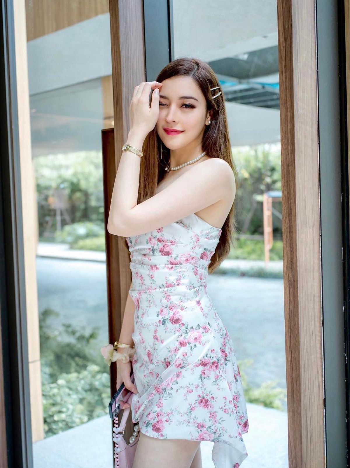 Với chiều cao lý tưởng, cô nàng thoải mái chưng diện những trang phục gợi cảm, tôn body triệt để.