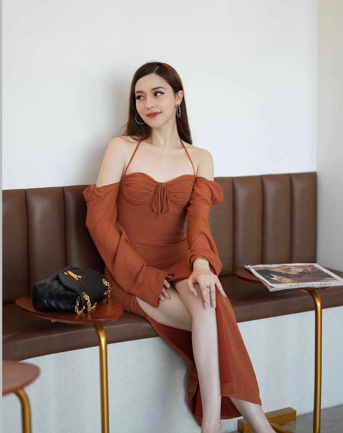 Cô nàng nổi tiếng trên mạng xã hội nhờ nhan sắc xinh đẹp không thua hoa hậu nào.