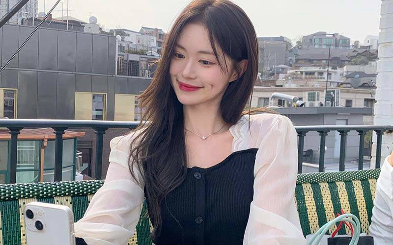 Nụ cười đáng yêu cùng phong cách ngọt ngào, cá tính đã làm nên thương hiệu của cô.