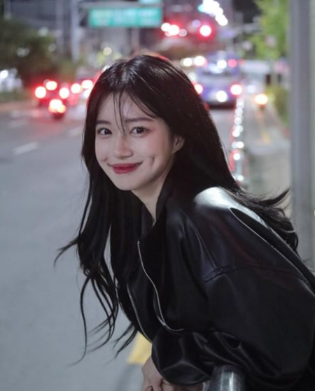 Gái xinh hiện đang là người mẫu kiêm kols về thời trang làm đẹp đình đám khắp các mặt báo Châu Á.