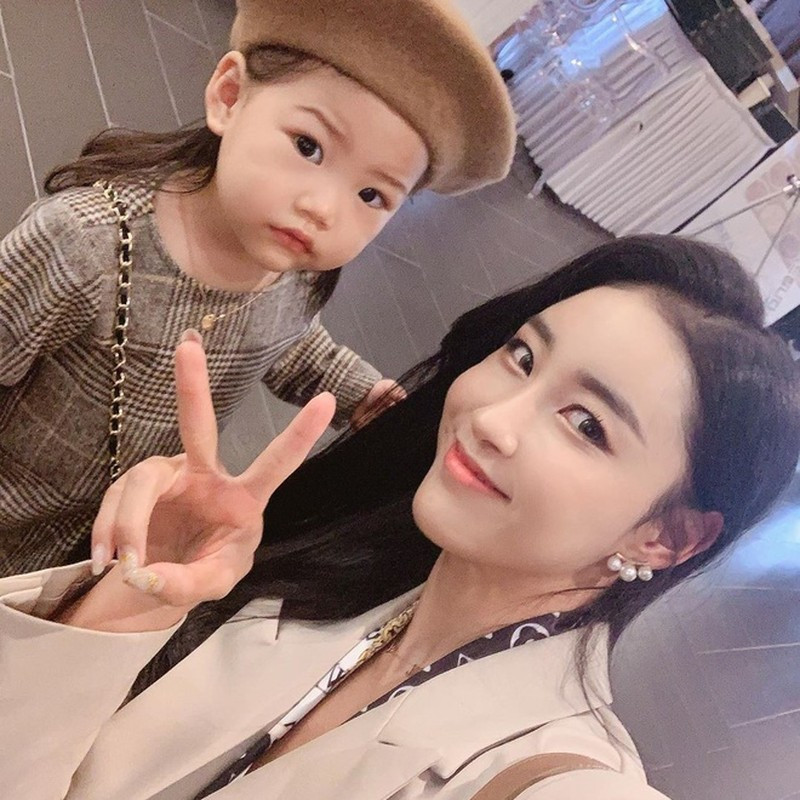 Hiện tại, trang cá nhân Instagram của cô thu hút đến hơn 288.000 lượt theo dõi.