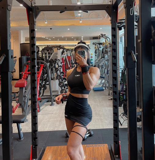 "Hot girl thể hình" mặc dù đã bước qua tuổi 39 nhưng vẫn sở hữu nhan sắc xinh đẹp.