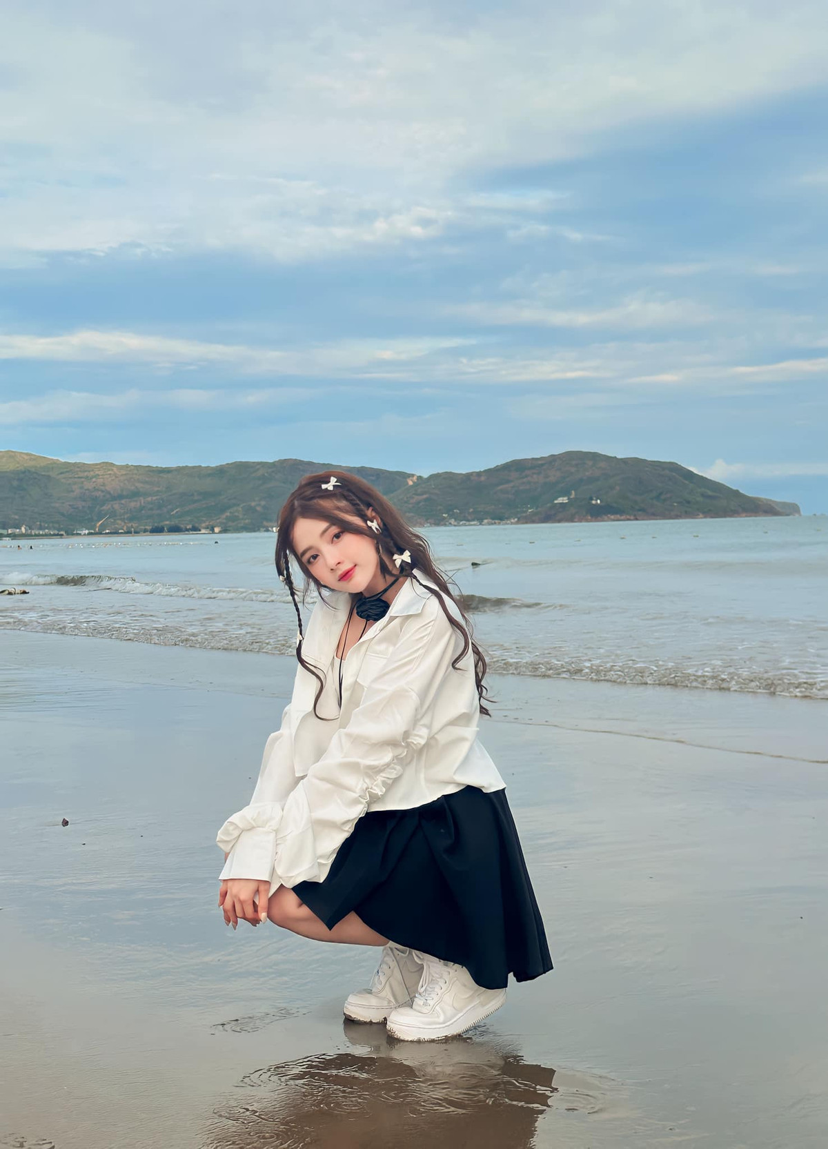 Cô cho biết, căn hộ không lớn nhưng cô rất vui vì được tự tay trang trí, mua sắm đồ theo sở thích. Đó là thành quả cho nhiều năm chăm chỉ đi làm và kinh doanh riêng nên càng thêm ý nghĩa.