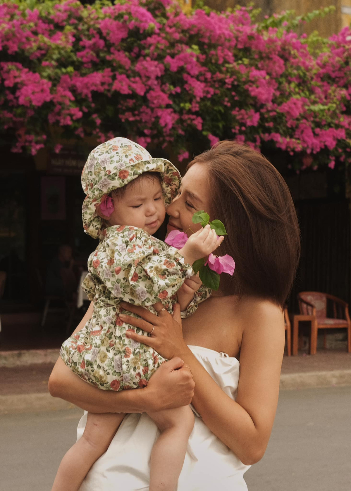 Mỗi khi được bố mẹ cho "lên sóng", bé Pam luôn nhận được rất nhiều sự quan tâm của cộng đồng mạng, bởi những biểu cảm và thần thái cực kỳ hài hước và đáng yêu. Ảnh: FBNV