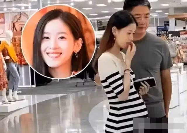 Vào tháng 5 năm nay, cô được bắt gặp đi mua sắm cùng chồng và đang mang thai bé thứ hai. Chương Trạch Thiên bị cư dân mạng nhận xét là xuống sắc hơn trước dù vẫn xinh đẹp.