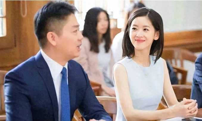 Vào năm 2015, Chương Trạch Thiên lại một lần nữa trở thành tâm điểm truyền thông khi kết hôn với Lưu Cường Đông - nhà sáng lập và chủ tịch của JD.com.