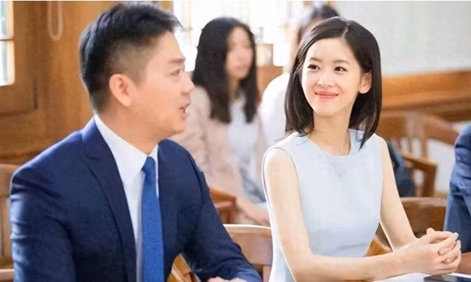 Vào năm 2015, Chương Trạch Thiên lại một lần nữa trở thành tâm điểm truyền thông khi kết hôn với Lưu Cường Đông - nhà sáng lập và chủ tịch của JD.com.