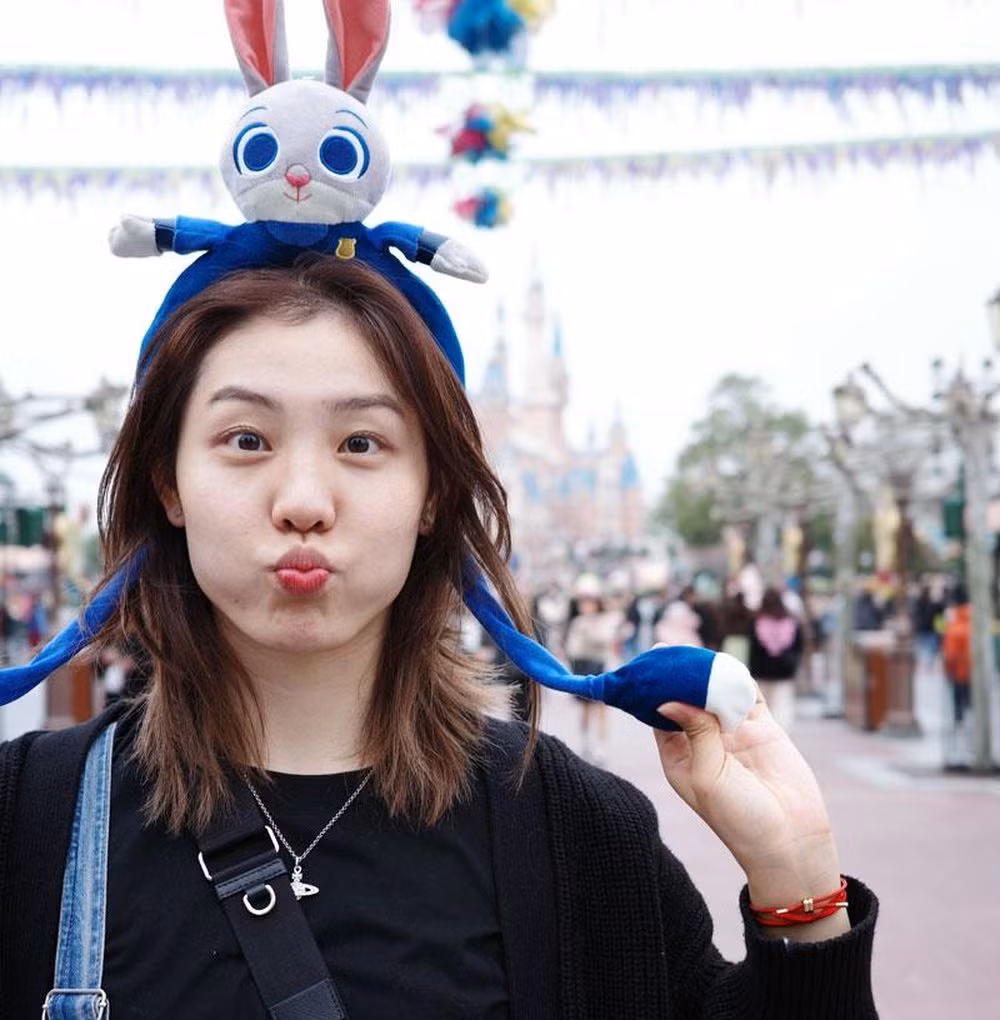 Cùng với ĐT bóng rổ nữ Trung Quốc, ngoài ASIAD 2023, nữ vận động viên bóng rổ Zhang Ru đã dự nhiều giải đấu lớn như Olympic Tokyo 2020 (thi đấu năm 2021), Cúp châu Á nữ FIBA 2021 và World Cup nữ FIBA 2022.