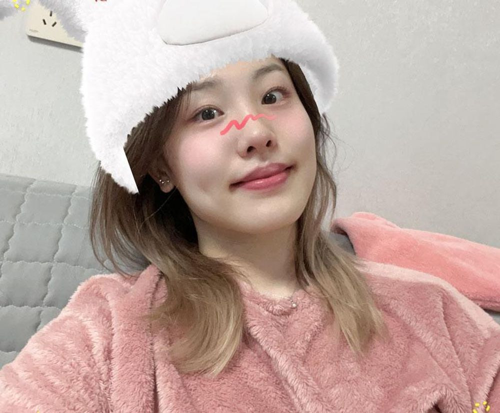 Trong trận chung kết môn bóng rổ nội dung của nữ ASIAD 2023, ĐT bóng rổ nữ Trung Quốc đã giành chiến thắng, Zhang Ru là gương mặt nổi bật bởi lối chơi đẹp mắt và vẻ đẹp rất trẻ trung cùng phong thái năng động, gần gũi.