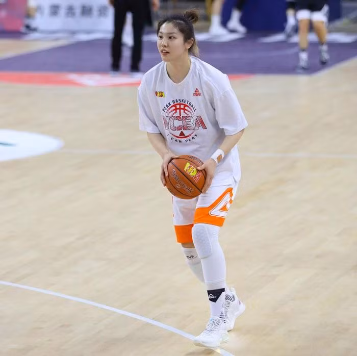 Ve dep hut hon cua “nu than” bong ro Trung Quoc cao 1m85