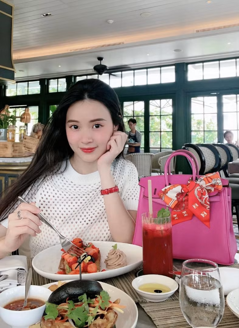 Midu không ngần ngại chi tiền cho bản thân vì sở thích và xây dựng hình ảnh chuyên nghiệp, chỉn chu trong mắt khán giả.