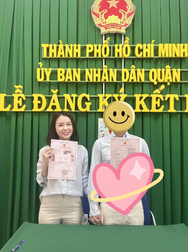 Sam đăng kí kết hôn với ông xã không làm trong lĩnh vực giải trí vào tháng 4/2023.