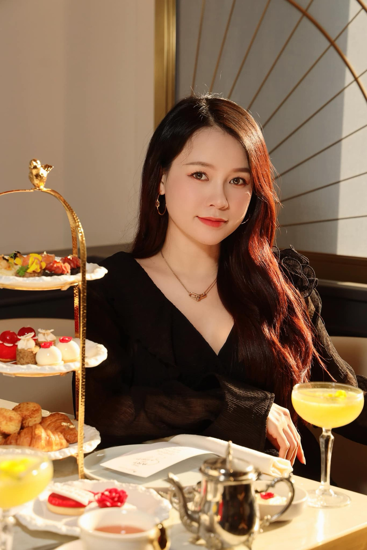 Sau khi xác nhận chuẩn bị kết hôn, hot girl Sam vắng bóng trong các gameshow, hạn chế tham gia sự kiện giải trí.