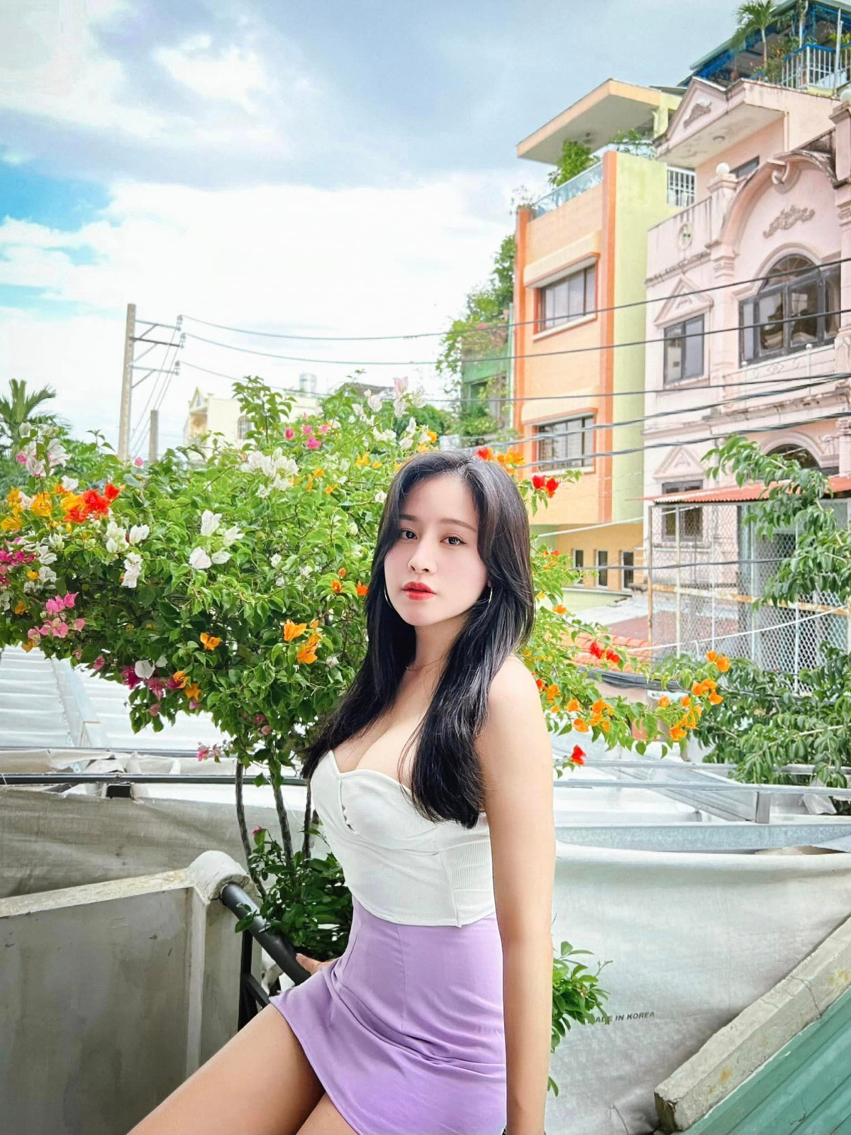 Trở lại sau ồn ào, bà Tưng vẫn giữ được thái độ vui vẻ, vóc dáng nuột nà.