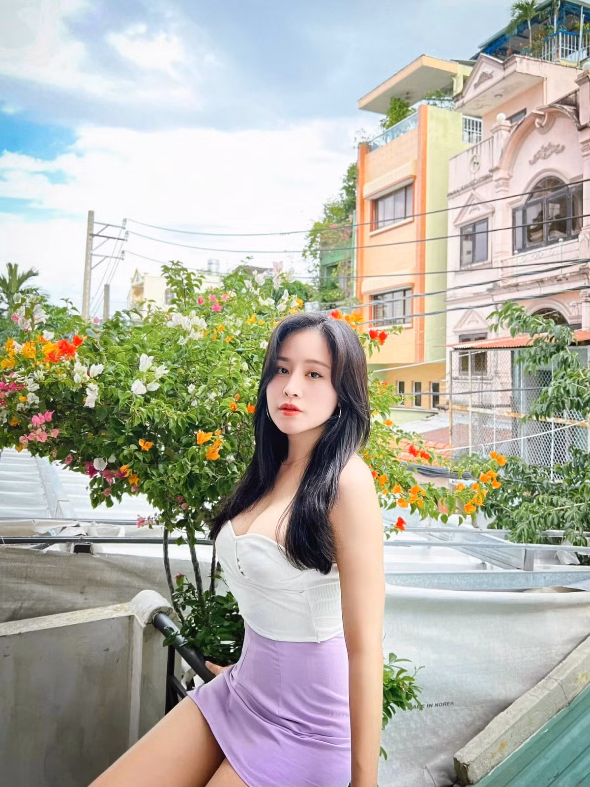 Trở lại sau ồn ào, bà Tưng vẫn giữ được thái độ vui vẻ, vóc dáng nuột nà.