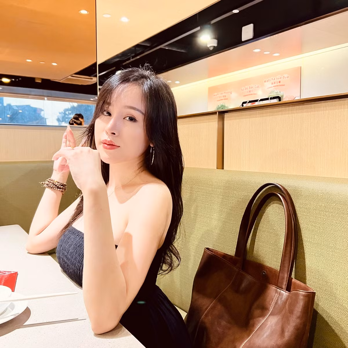 Chưa từng công khai rõ ràng số đo hình thể nhưng có thể thấy, body của cô rất chuẩn mẫu.