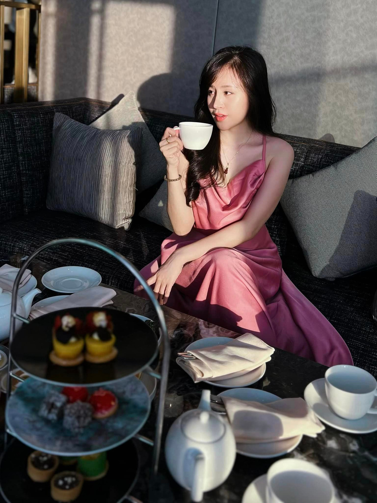 Cuộc sống của Bà Tưng hiện tại đã kín tiếng và tích cực hơn xưa. Ảnh: FBNV