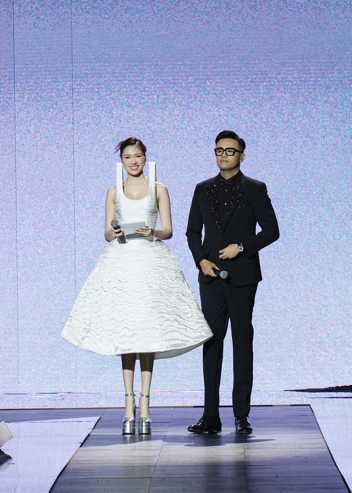 Mới đây hình ảnh " nữ MC 3000 chữ" Thanh Thanh Huyền dẫn dắt sự kiện chung kết Người mẫu toàn năng (The new mentor) tối 15/10 được chia sẻ khắp cõi mạng.