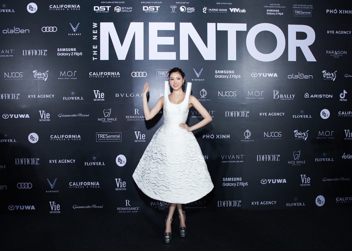 Thanh Thanh Huyền trước đó luôn diện những bộ đồ lộng lẫy, gợi cảm nhưng chưa thật sự để lại dấu ấn trong lòng khán giả.